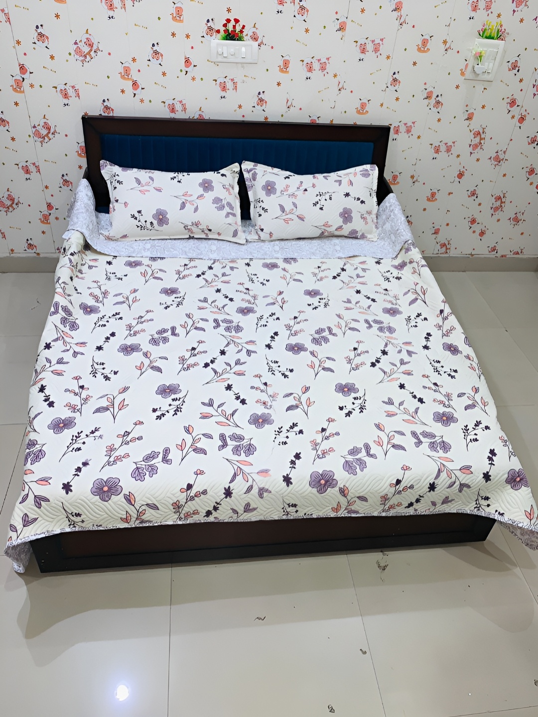 

Innovative Edge Purple Floral 180 TC Cotton Queen Bedsheet With 2 Pillow Covers