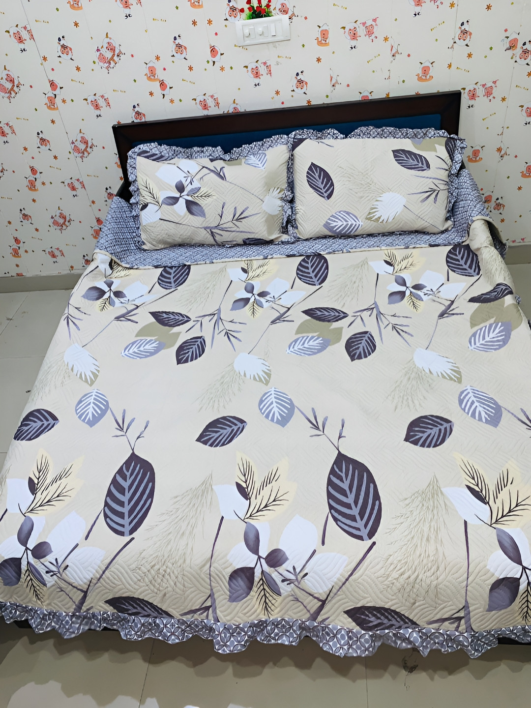 

Innovative Edge Purple Floral 180 TC Cotton Queen Bedsheet With 2 Pillow Covers