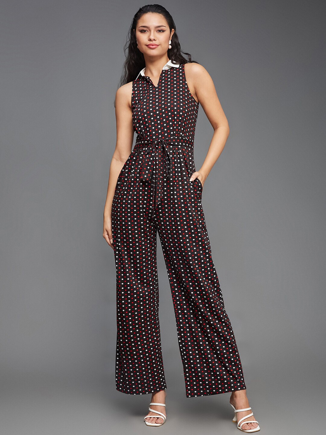 

DressBerry Black Polka Dots Printed Basic Jumpsuit