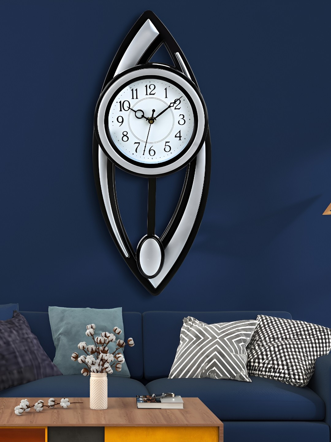 

Attractionz Silver-Toned & Black Analogue Round Wall Clock
