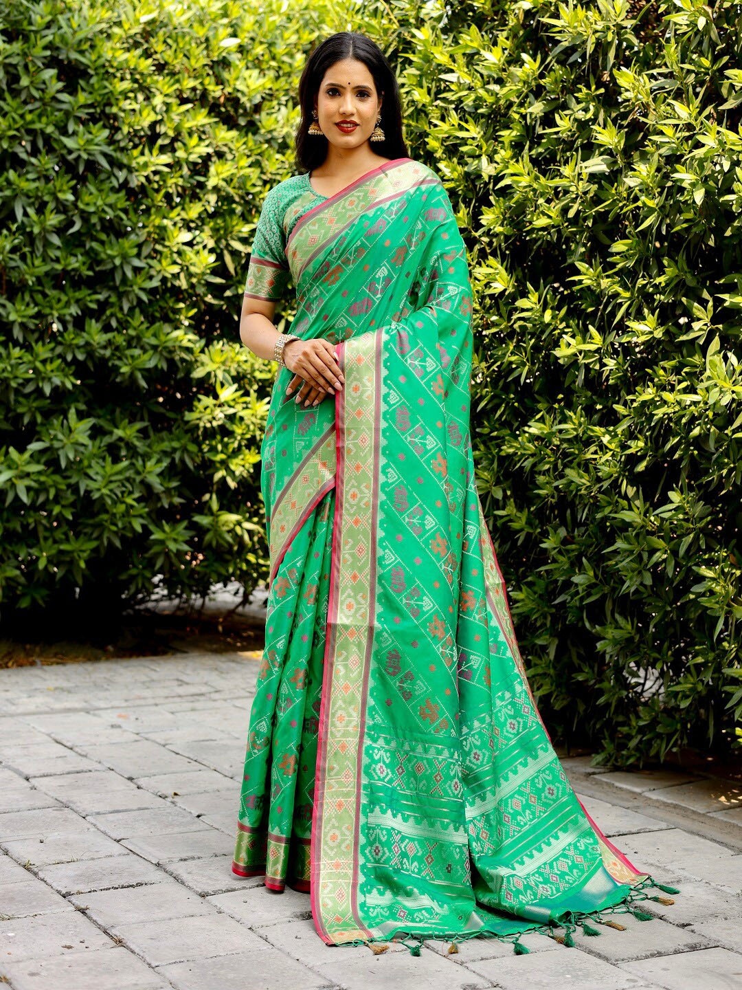 

SHIVAARYA Woven Design Zari Silk Blend Patola Saree, Lime green