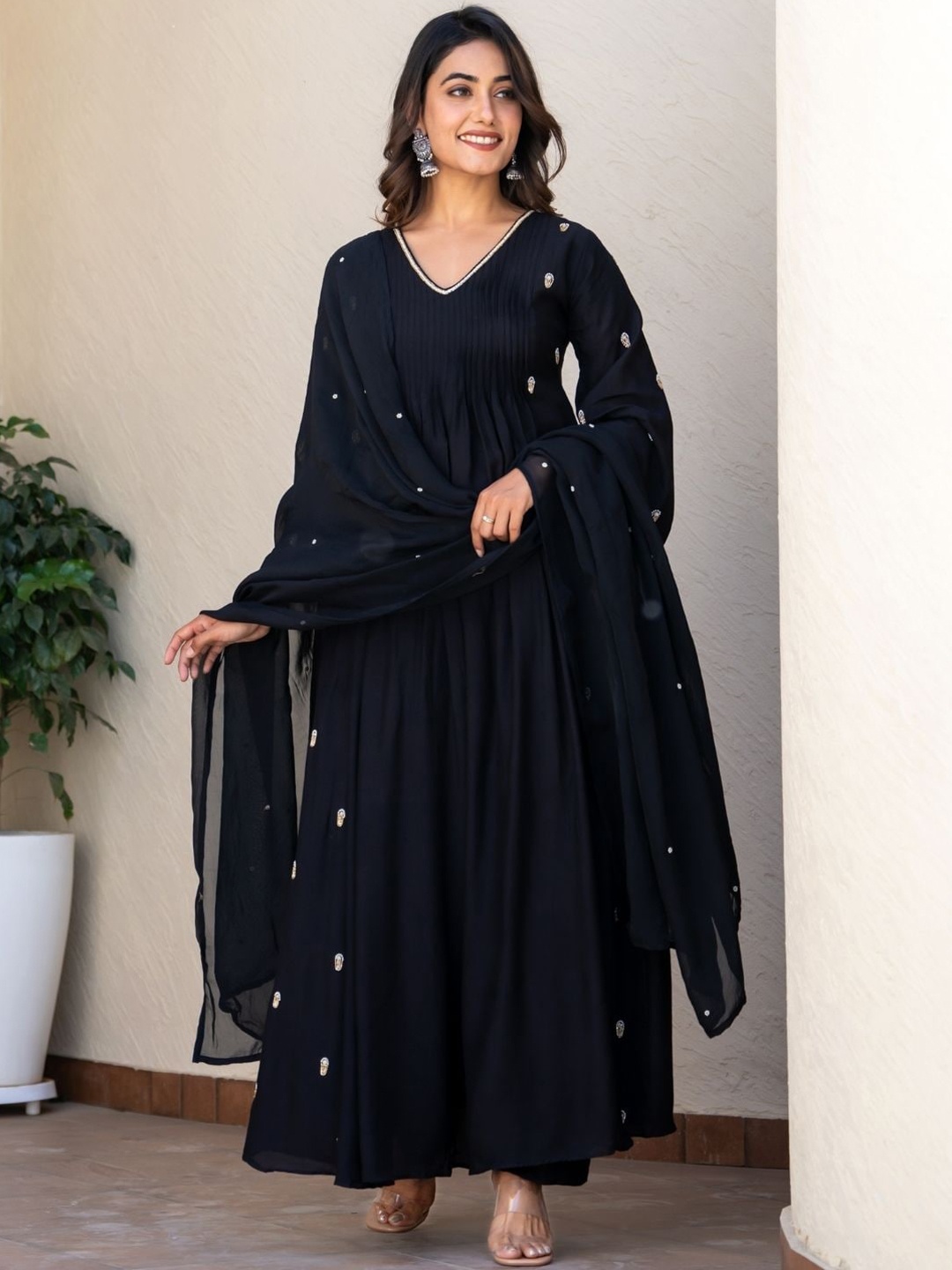 

HOUSE OF JAMOTI Regular Beads and Stones Kurta with Trousers & Dupatta, Black