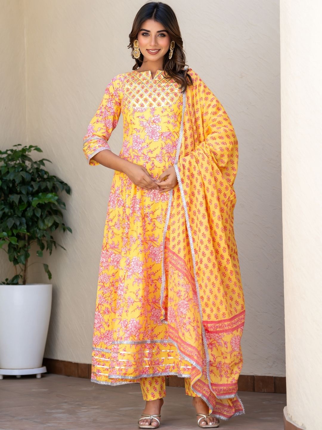 

HOUSE OF JAMOTI Floral Printed Gotta Patti Pure Cotton Anarkali Kurta & Trousers & Dupatta, Yellow