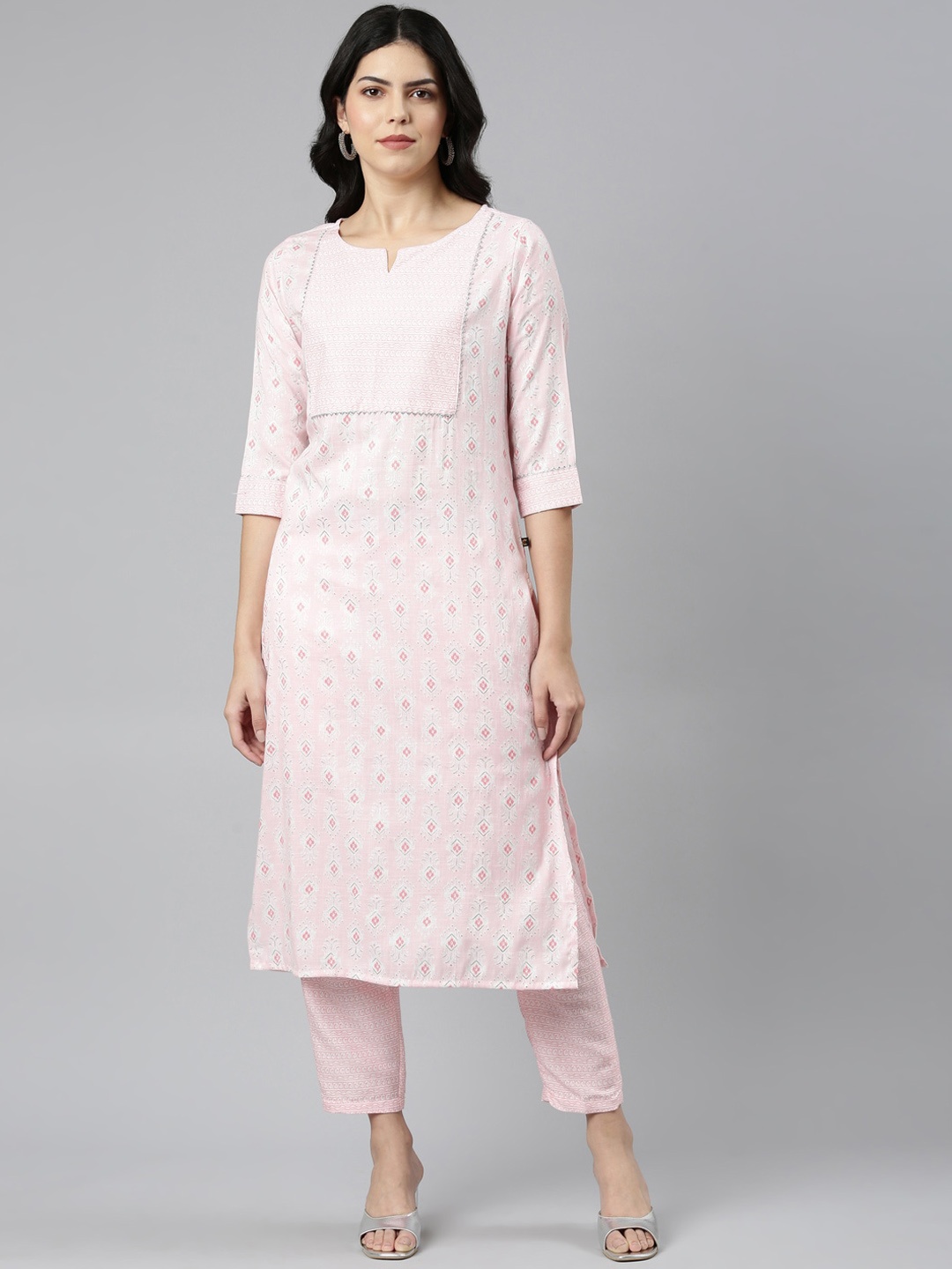 

Samhitas Ethnic Motifs Printed Regular Gotta Patti Kurta with Trousers, Pink