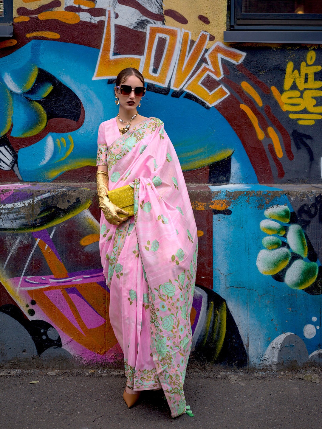 

Mitera Floral Handloom Silk Blend Saree, Pink