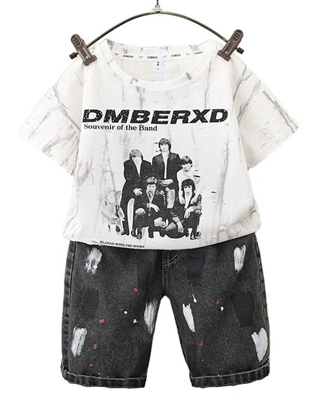 

StyleCast x Revolte Boys White & Black Round Neck Printed Top with Shorts
