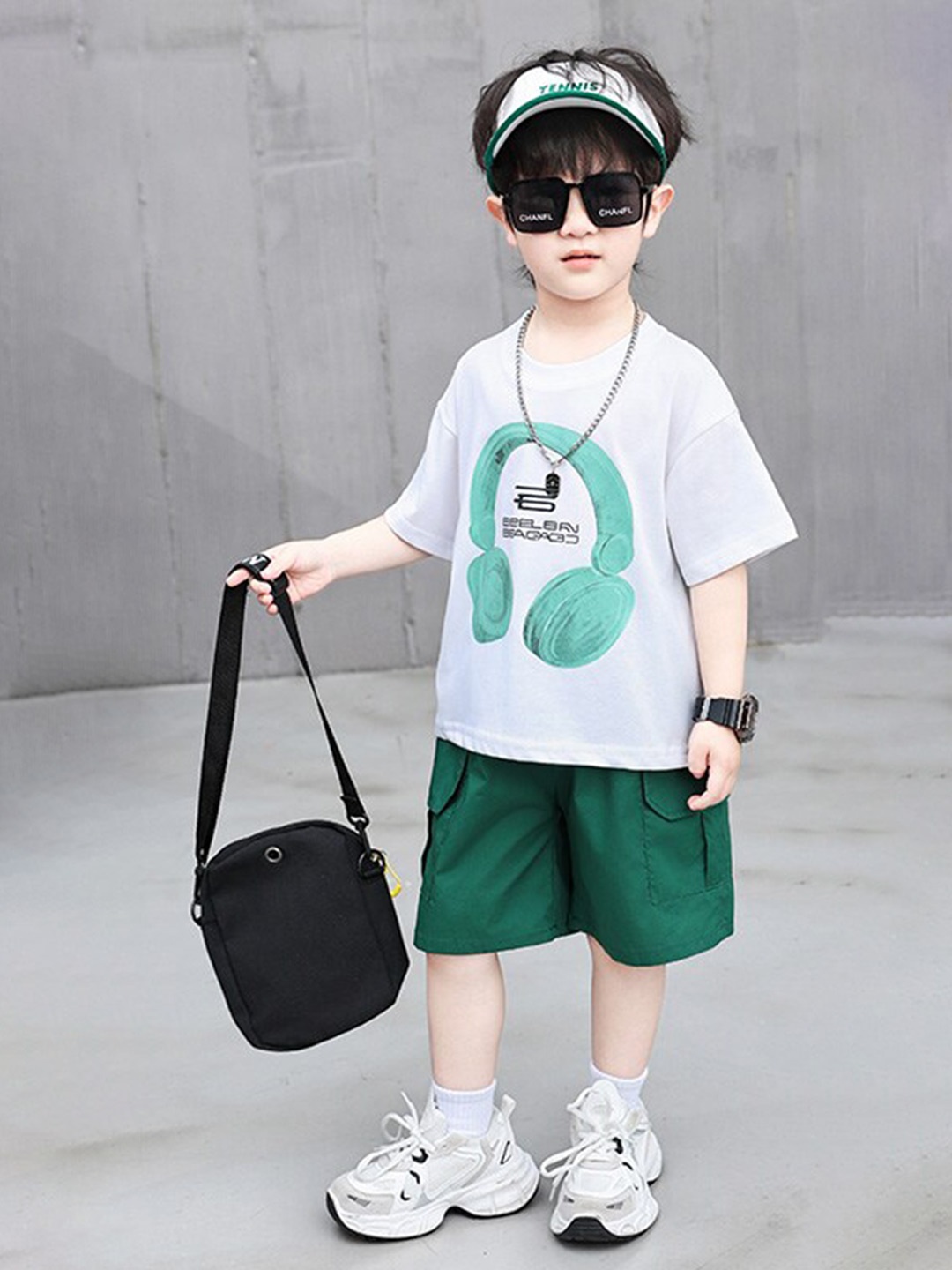 

StyleCast x Revolte Boys White & Green Round Neck Printed T-shirt with Shorts