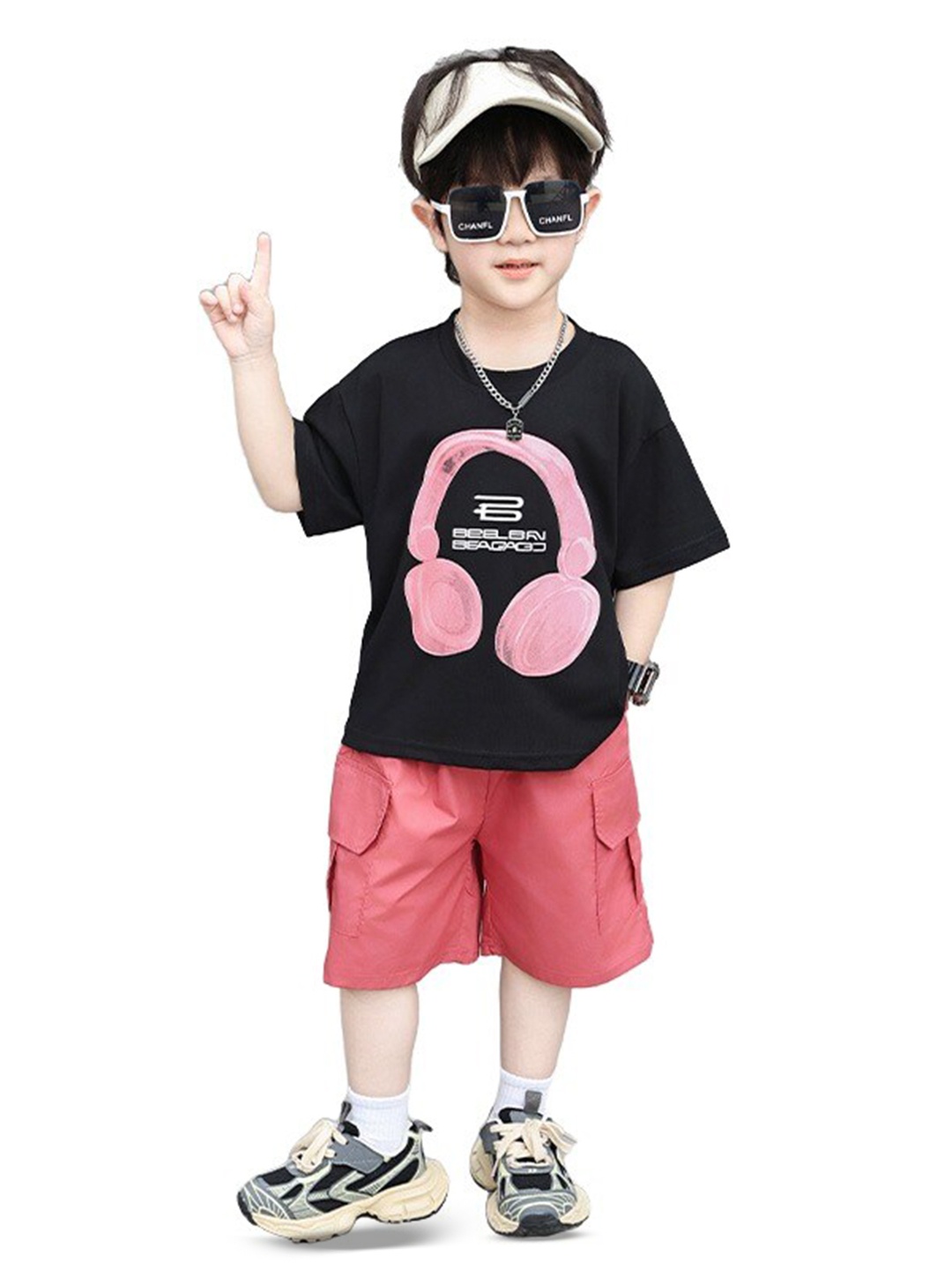 

StyleCast x Revolte Boys Black & Pink Printed T-shirt with Shorts