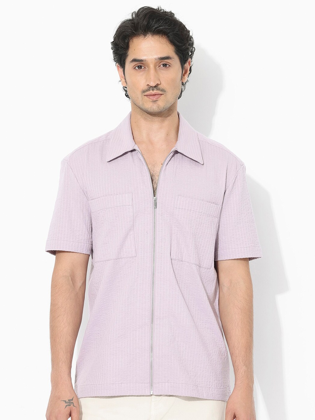 

RARE RABBIT Men Loomz Boxy Spread Collar Opaque Checked Shirt, Purple