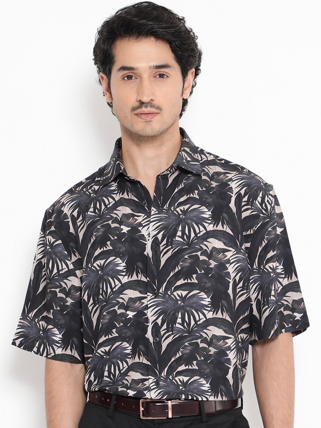 

RARE RABBIT Men Sabel Regular Fit Floral Printed Opaque Shirt, Black