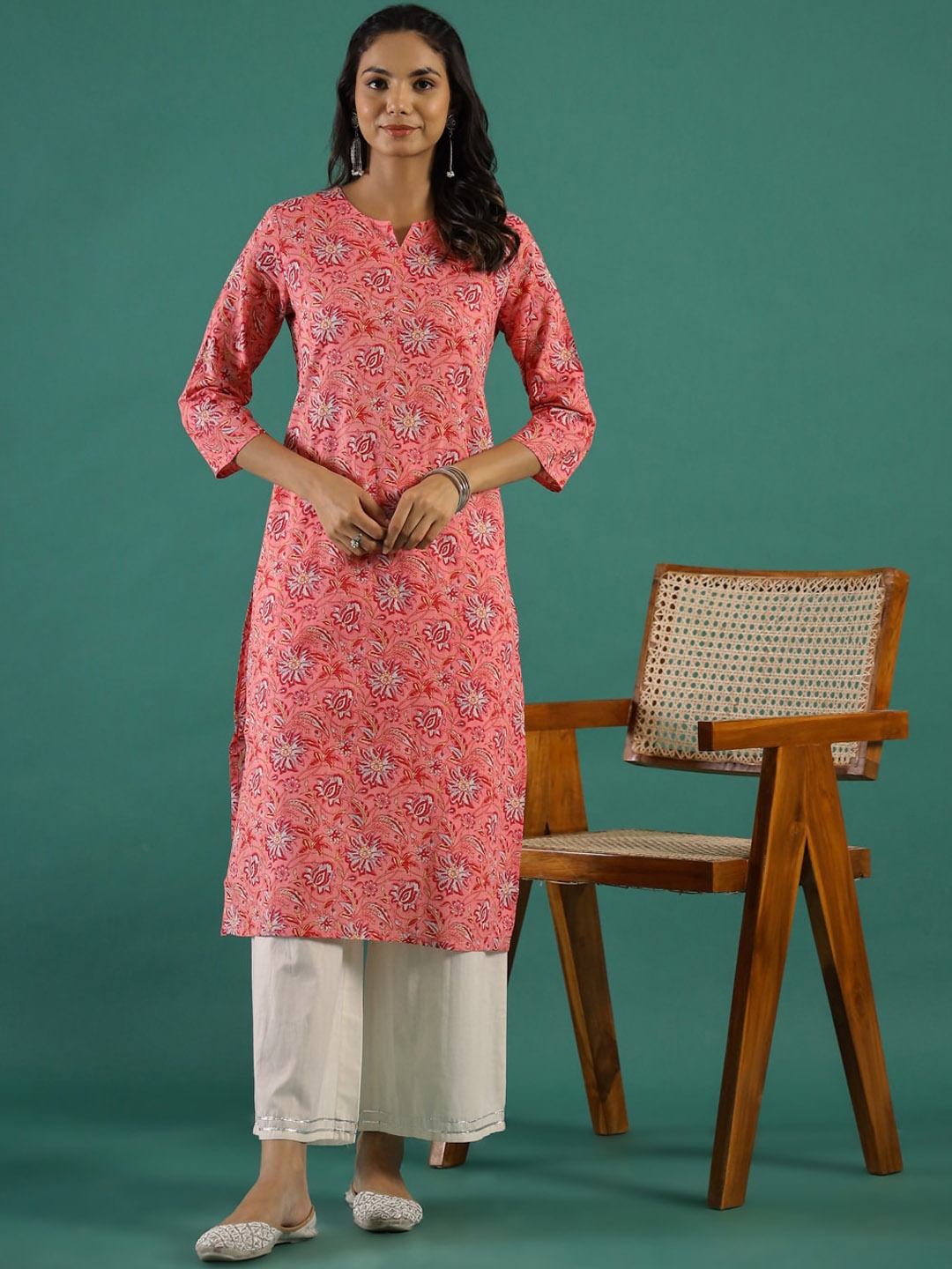 

Sangria Pink Floral Printed Cotton Straight Kurta