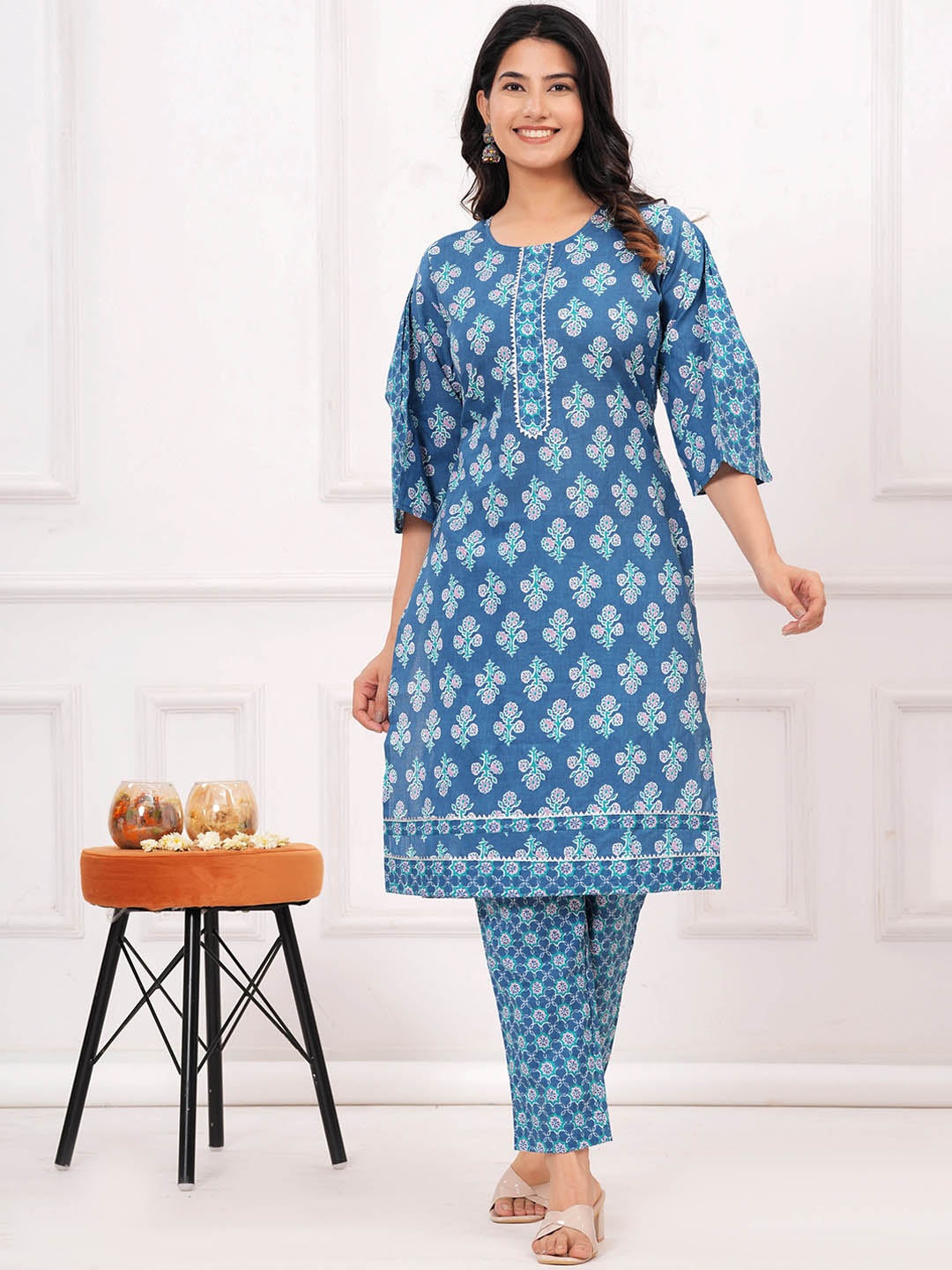 

UNBIND Floral Printed Gotta Patti Pure Cotton Straight Kurta With Trousers, Blue
