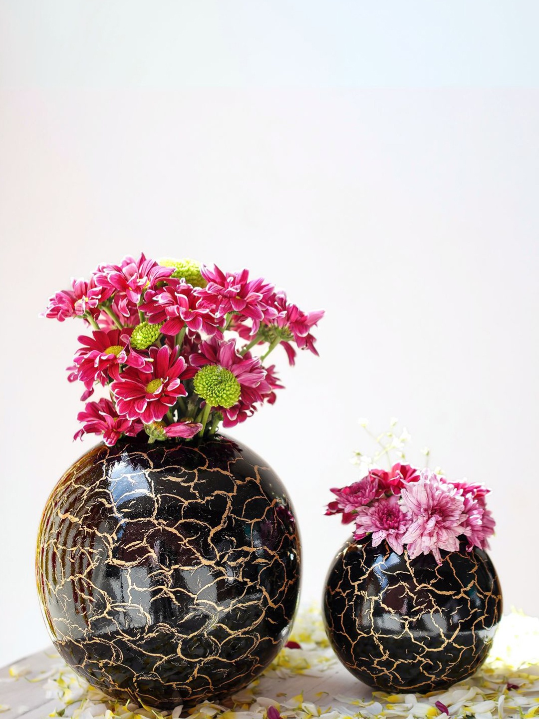 

BEHOMA Set of 2 Black Crackled Ball Metal Flower Vase