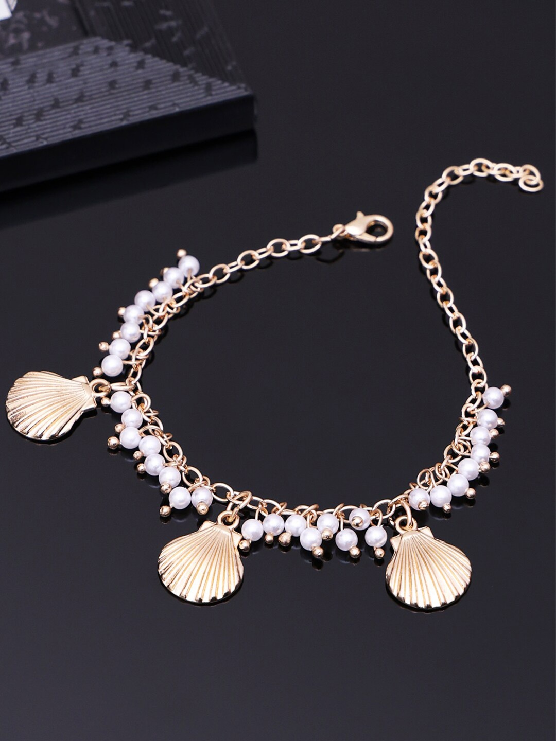 

VOGUE PANASH Gold-Plated Pearls Charm Bracelet