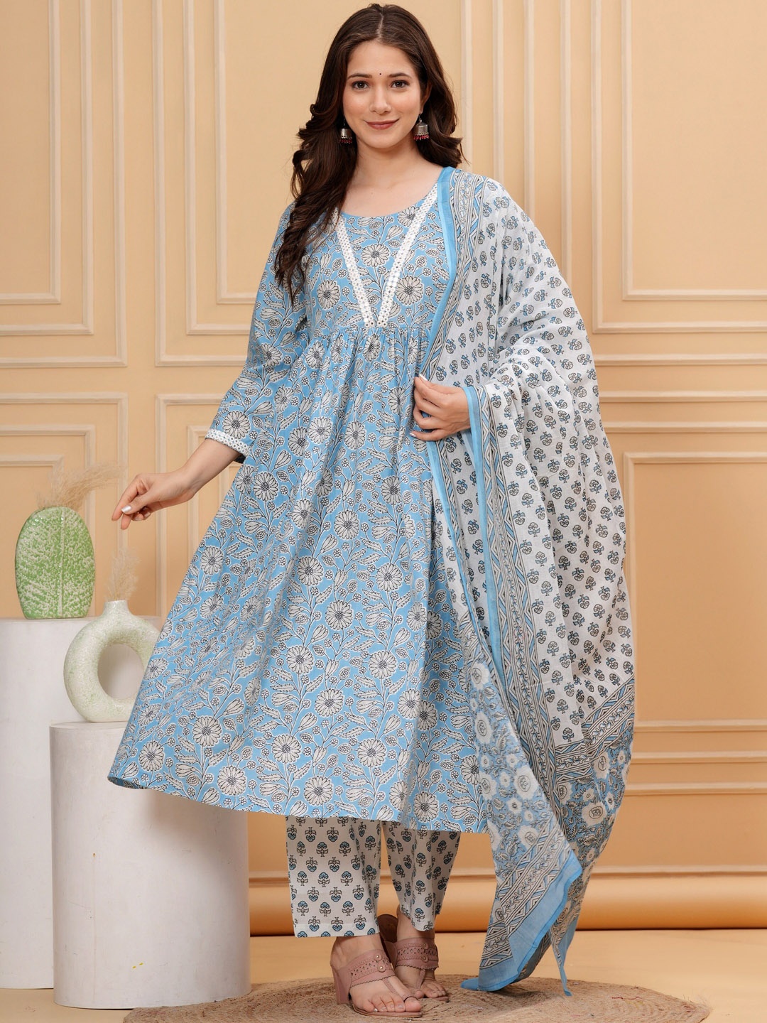 

SK2 Fashion Round Nck Floral Printed Pleated Thread Work Pure Cotton Kurta Set, Blue