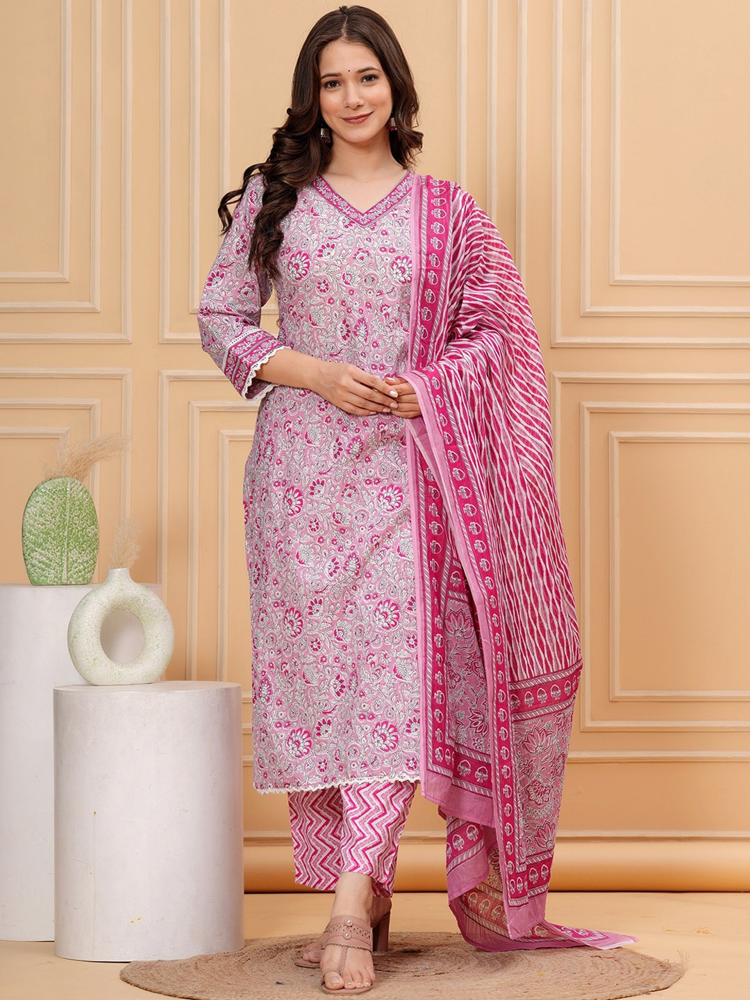 

SK2 Fashion V Neck Floral Printed Pleated Thread Work Pure Cotton Kurta Set, Pink