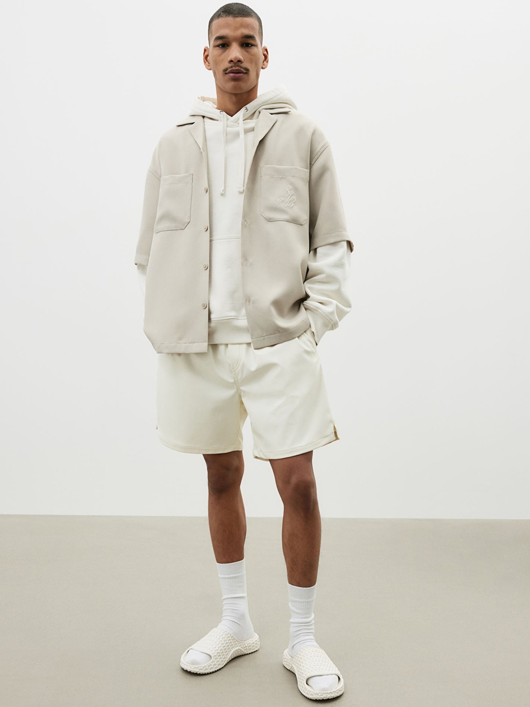 

H&M Men Relaxed Fit Coated Shorts, White