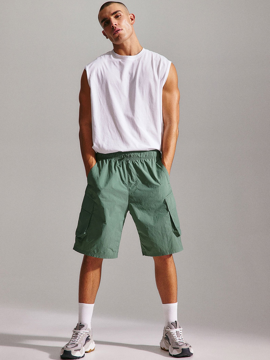 

H&M Men Cargo Shorts, Green