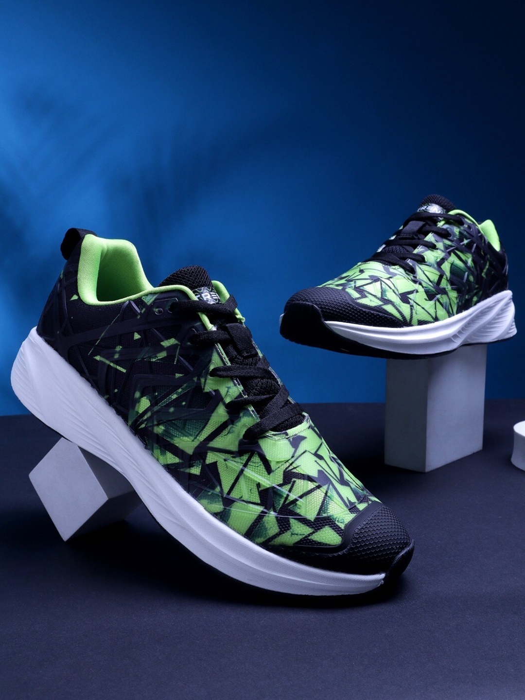 

Trenz Men Mesh Running Shoes, Green