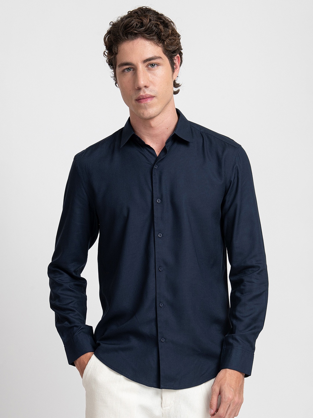 

KISSOSS Men Slim Fit India Slim Solid Opaque Casual Shirt, Navy blue