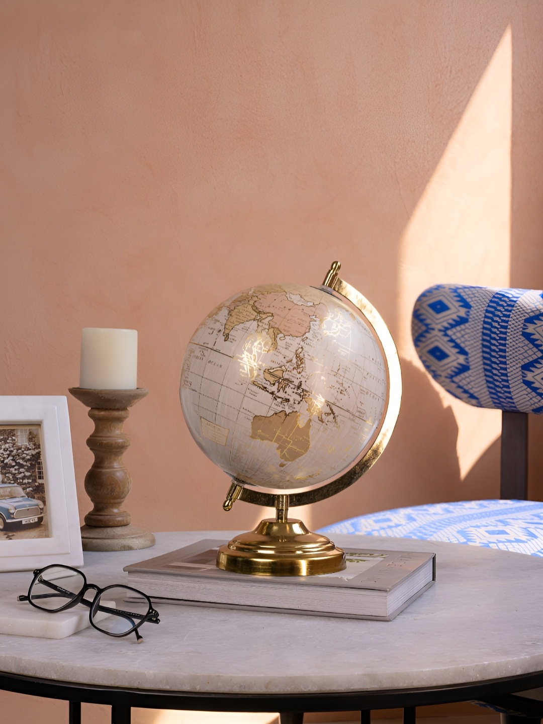 

Artstory Ventures Gold-Toned White Globe Decorative Showpiece