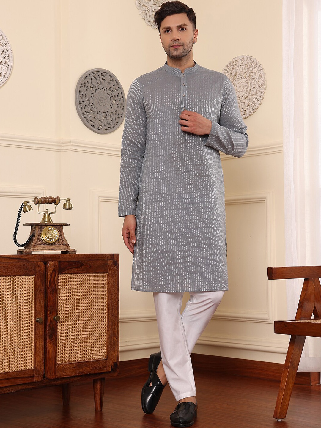 

DEYANN Striped Woven design Mandarin Collar Long Sleeves Kurta with Pyjamas, Silver