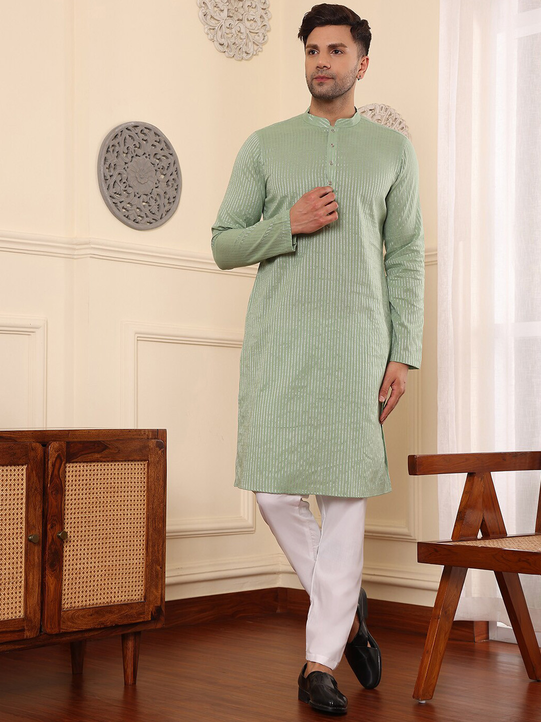 

DEYANN Striped Woven design Mandarin Collar Long Sleeves Kurta with Pyjamas, Green