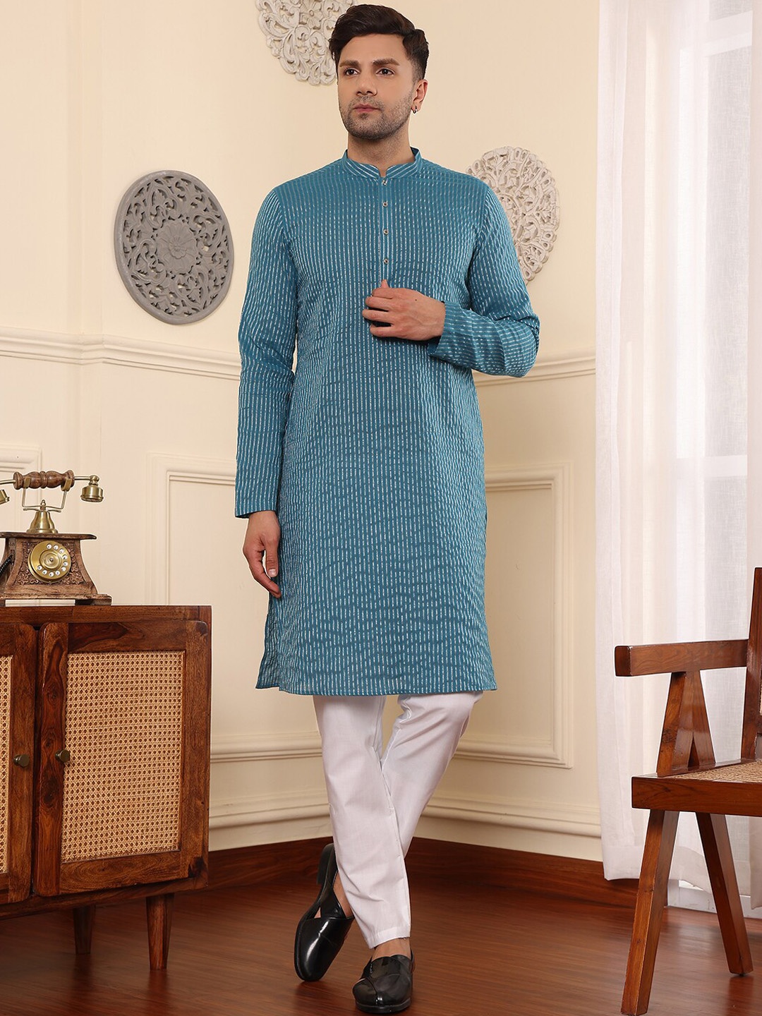 

DEYANN Striped Woven design Mandarin Collar Long Sleeves Kurta with Pyjamas, Blue