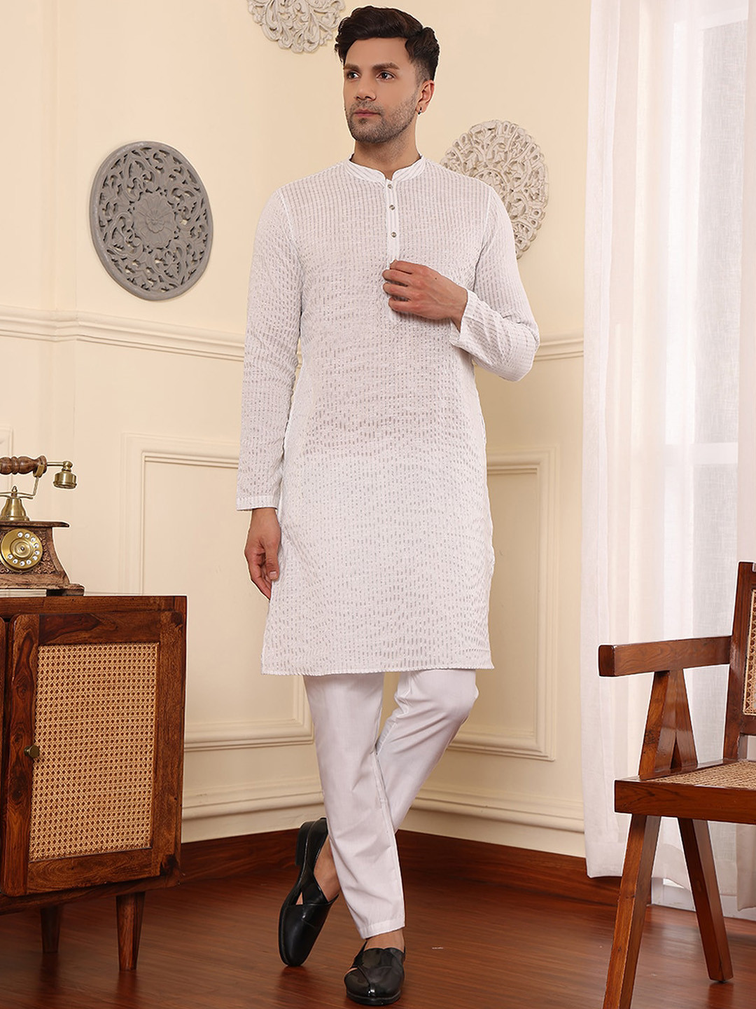 

DEYANN Striped Woven design Mandarin Collar Long Sleeves Kurta with Pyjamas, White