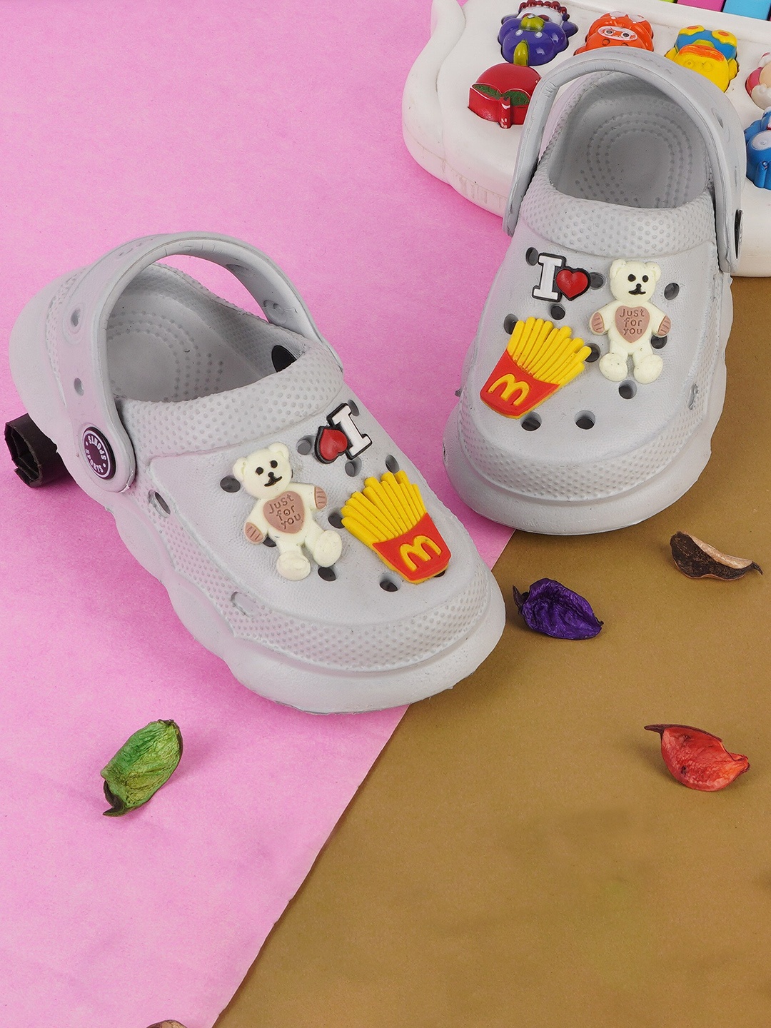

BAESD Kids McDonald's Characters Applique Clogs, Grey