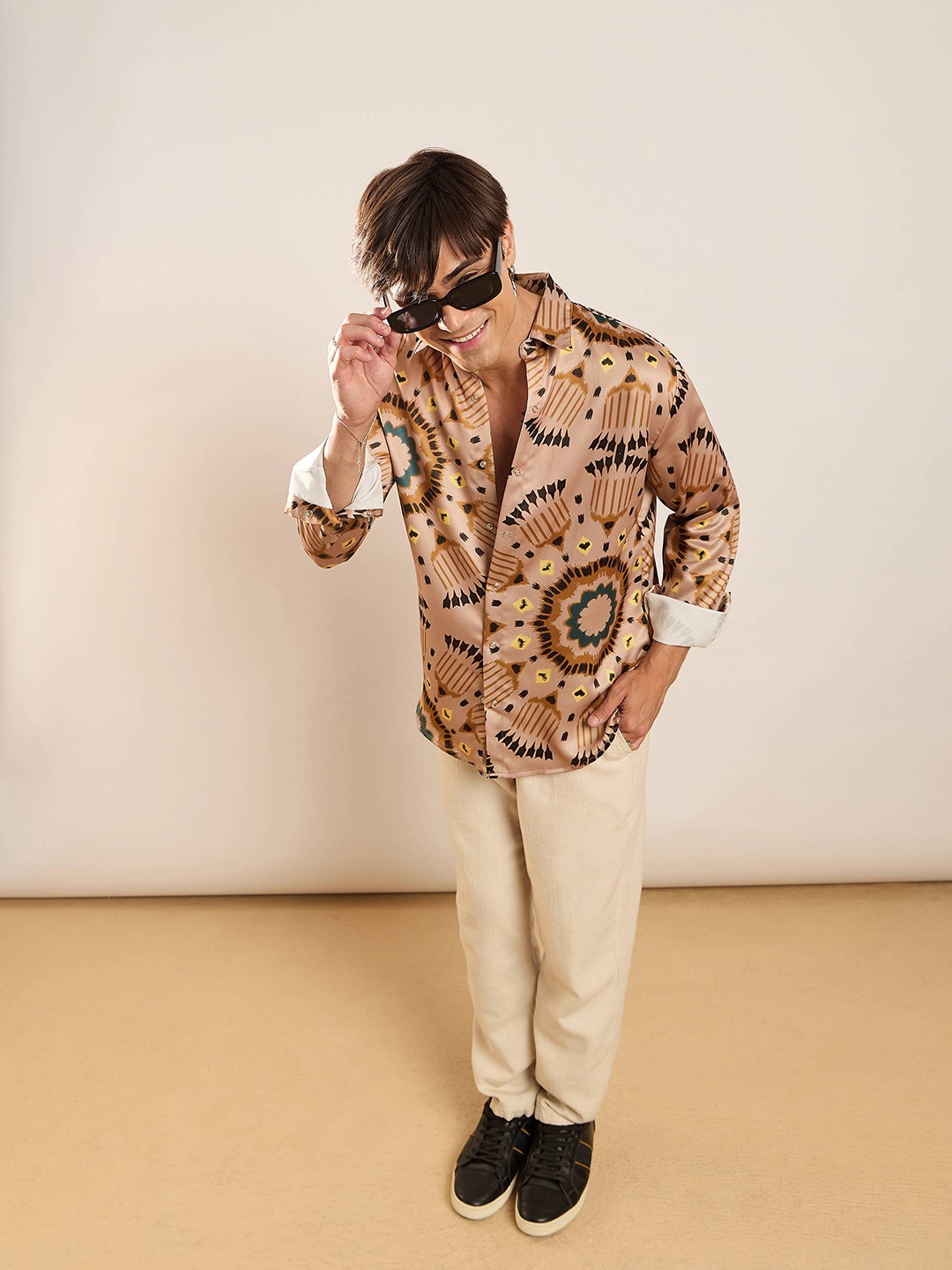

MASCLN SASSAFRAS Unisex Relaxed Opaque Printed Party Shirt, Brown