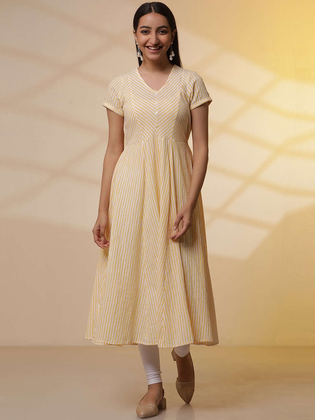 

AURELIA Striped V-Neck Short Sleeves Anarkali Kurta Set, Yellow