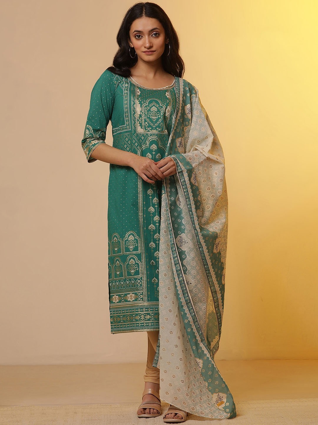 

AURELIA Ethnic Motifs Printed Three-Quarter Sleeves Cotton Kurta With Leggings & Dupatta, Green