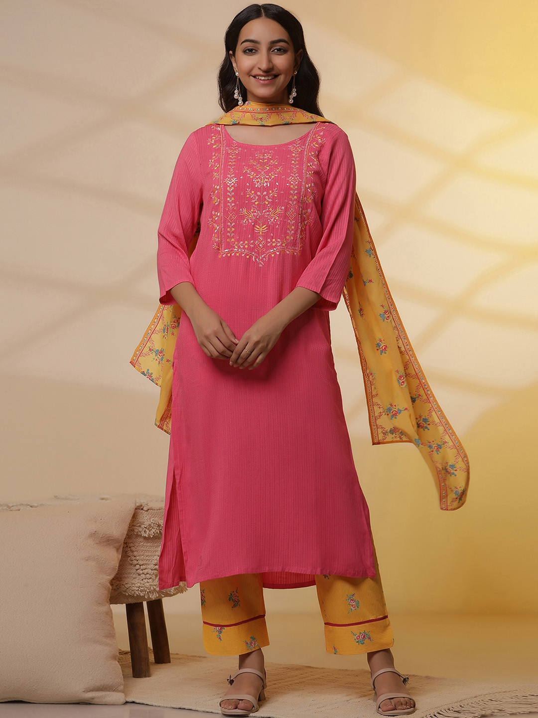 

AURELIA Embroidered Regular Thread Work Straight Kurta With Trousers & Dupatta, Pink
