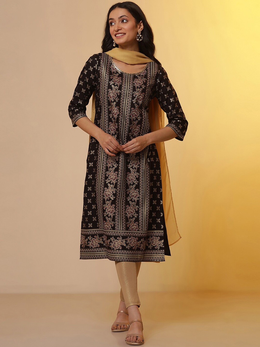 

AURELIA Ethnic Motifs Printed Regular Sequinned Straight Kurta With Leggings & Dupatta, Black