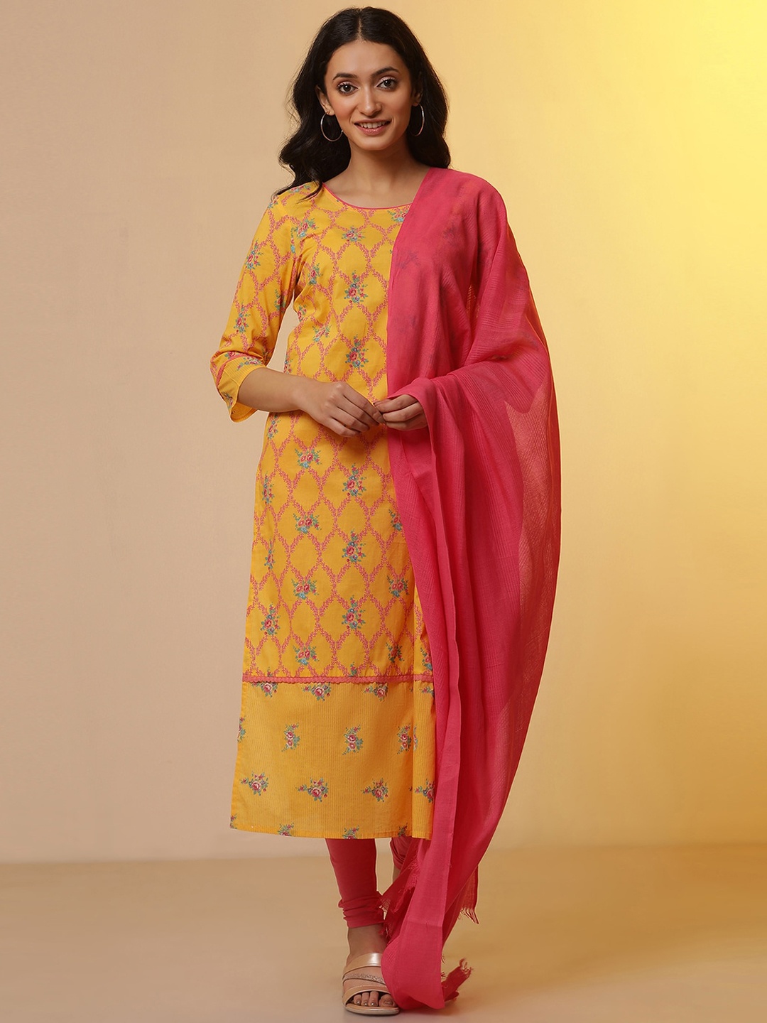 

AURELIA Ethnic Motifs Printed Round Neck Pure Cotton Straight Kurta Set, Yellow