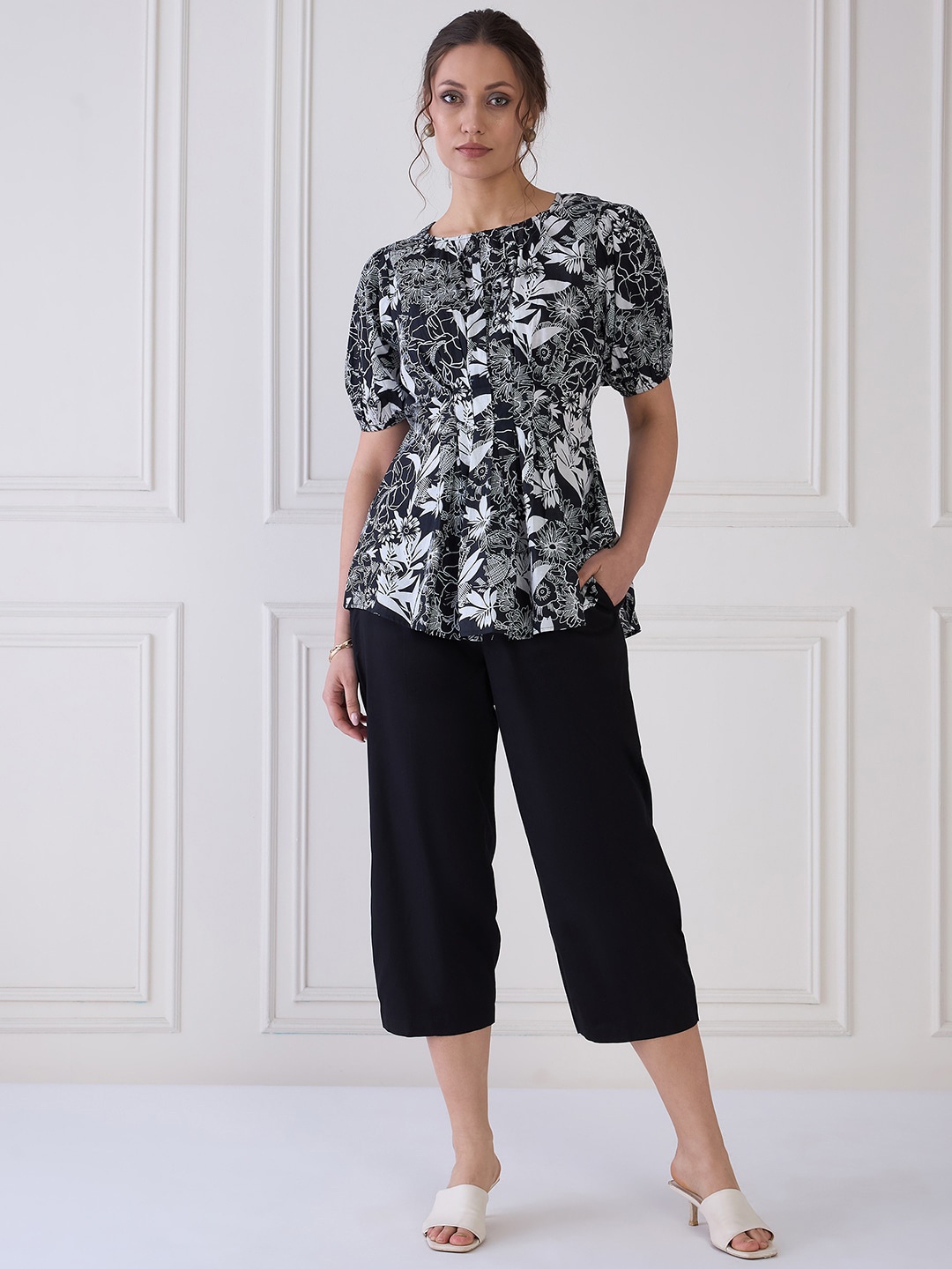 

Antheaa Floral Printed Pure Cotton Top & Trousers Co-Ords Set, Black