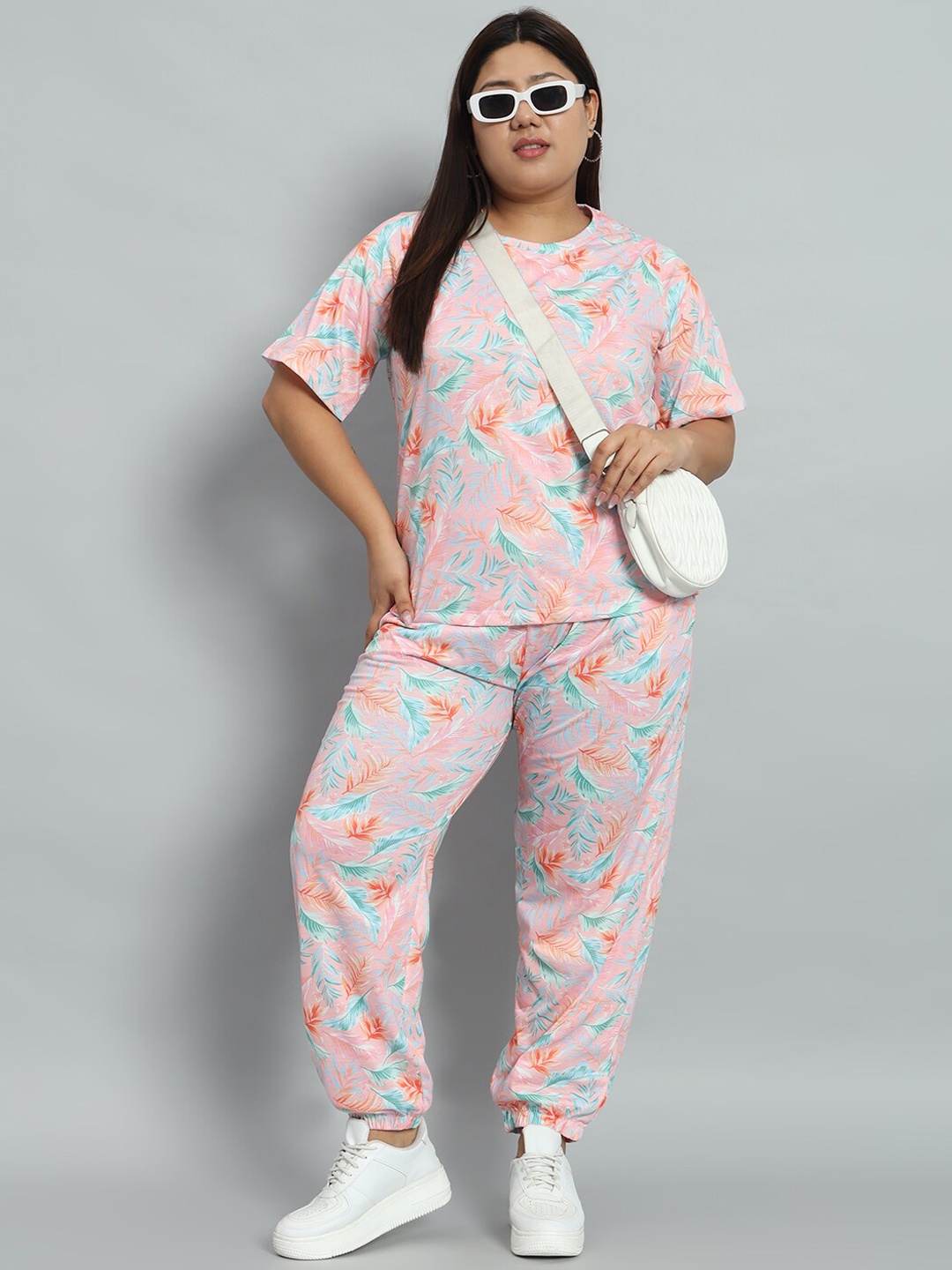 

AUSTIVO Plus Size Printed T-shirt & Joggers Co-Ords, Pink