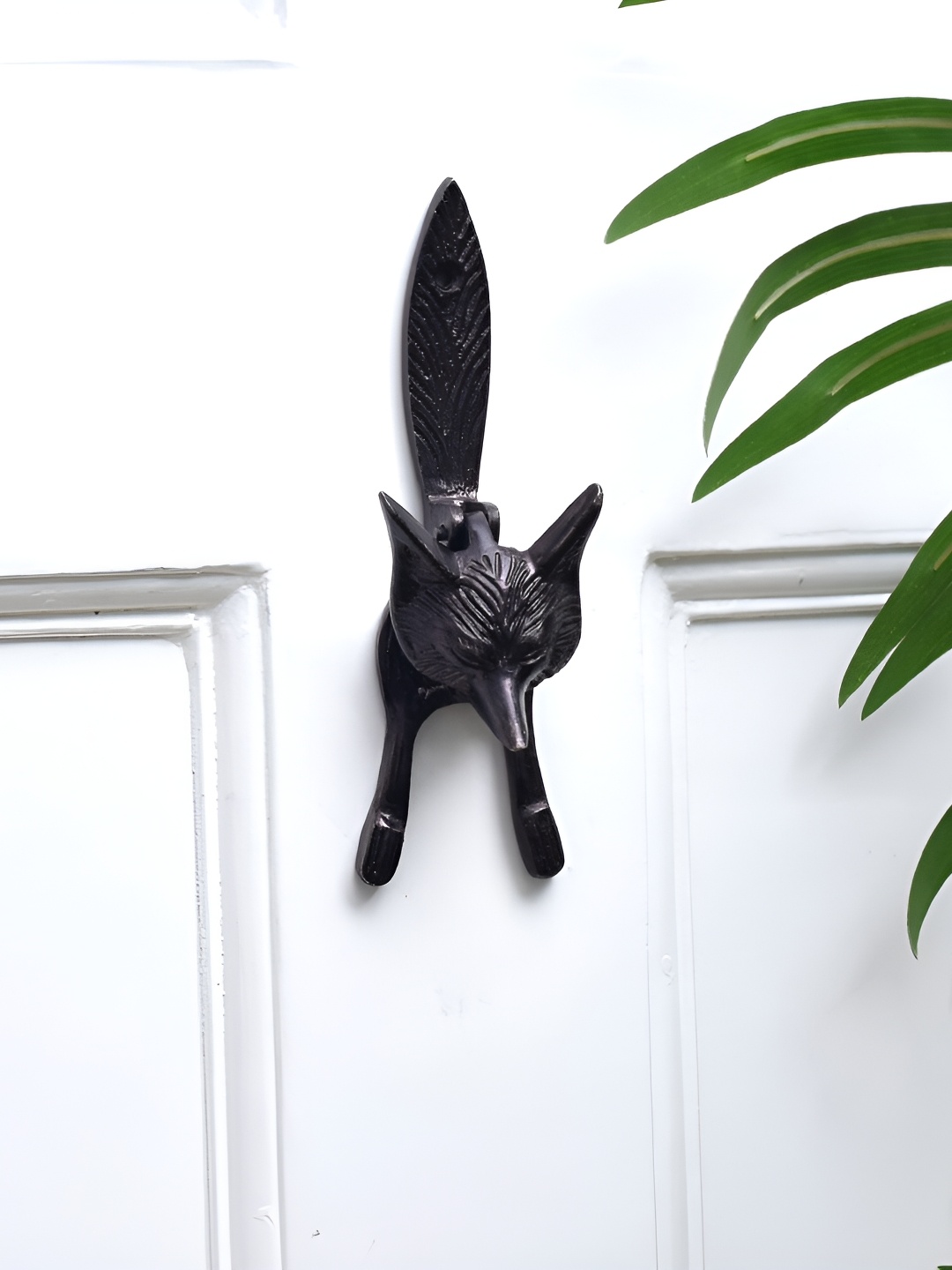 

Indianshelf Black Brass Fox Door Knocker
