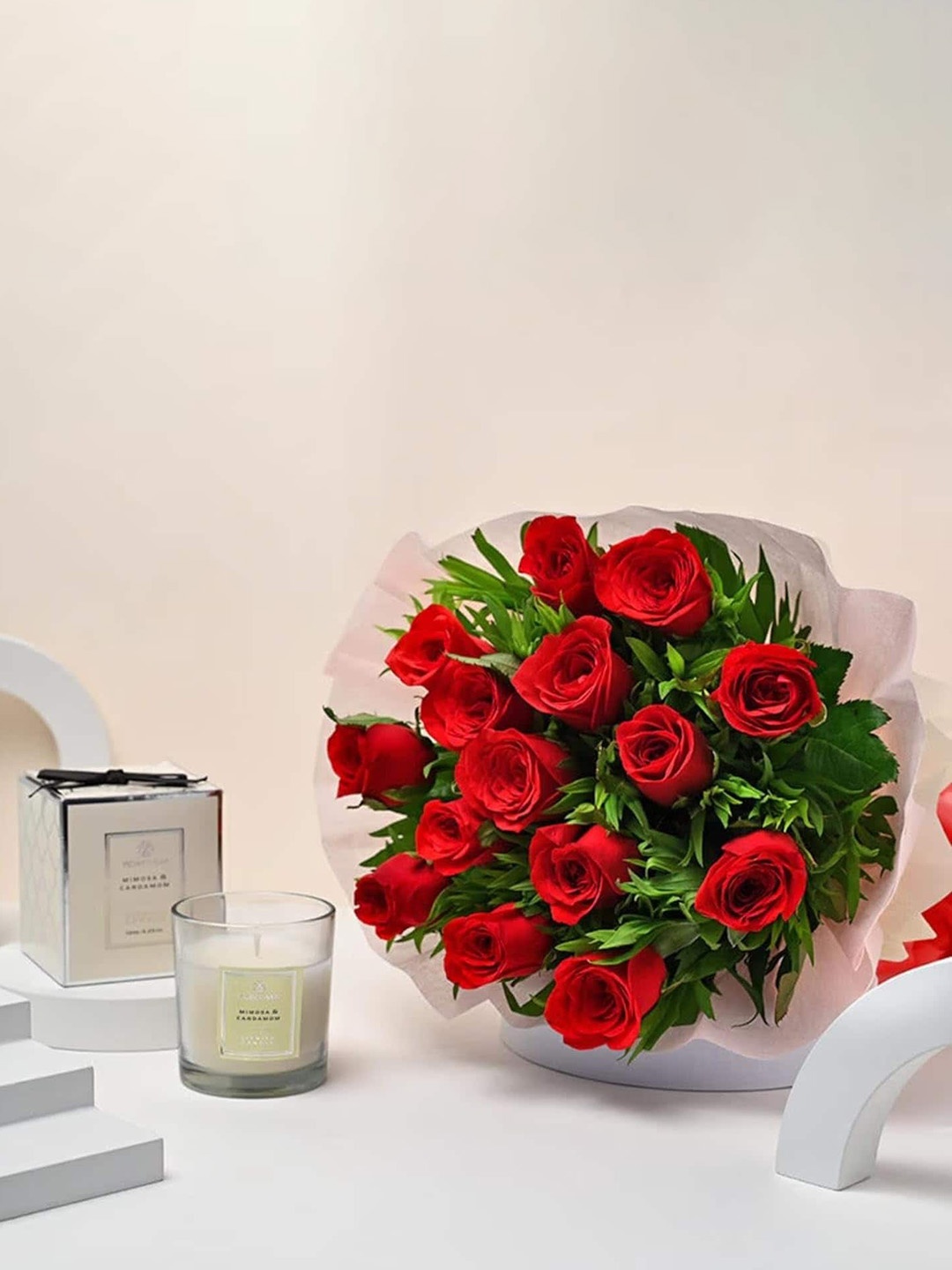 

Floweraura 15-Pcs Red Fresh Live Roses With Glass Candle