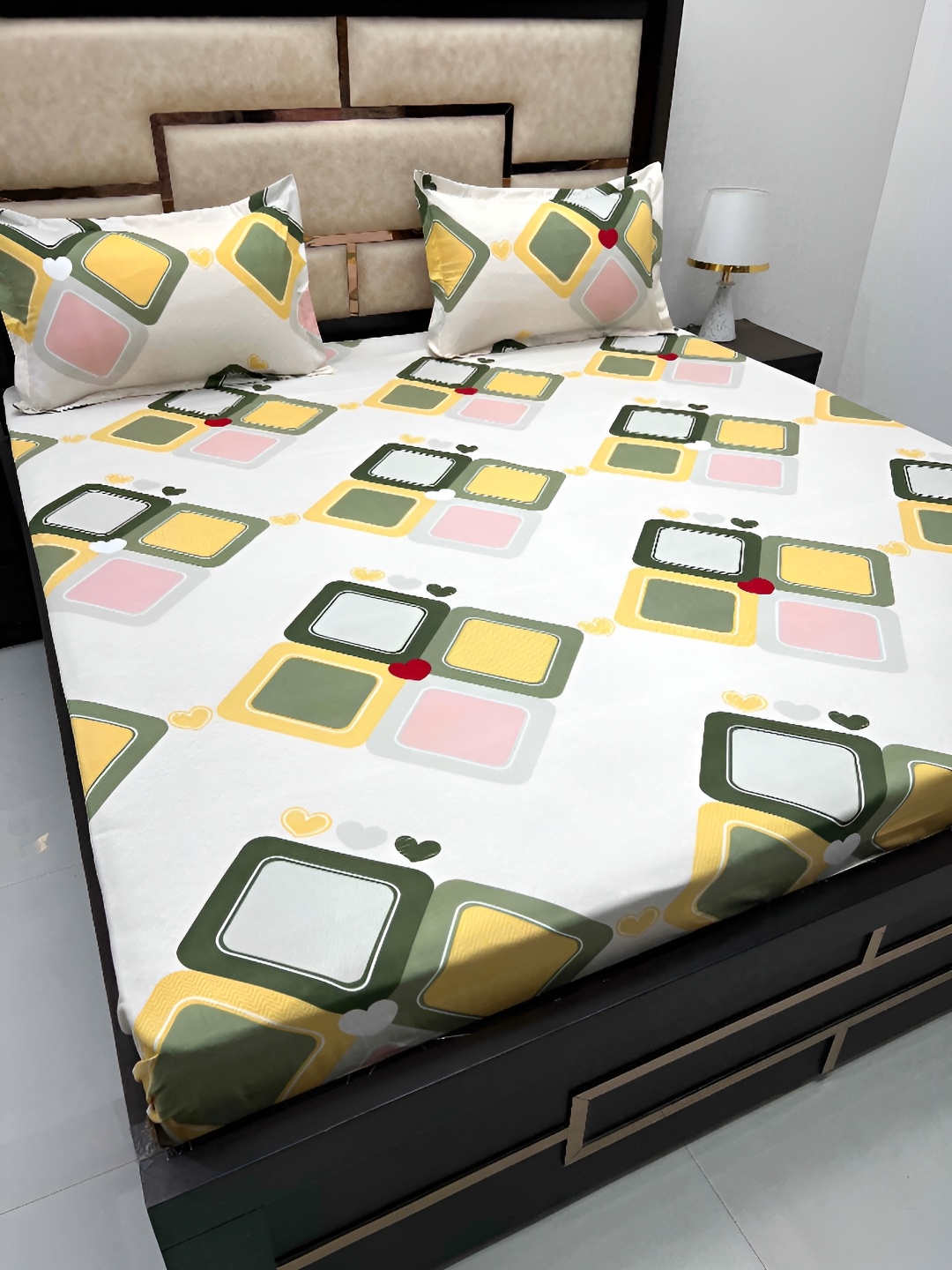 

Pure Decor Cream & Green Geometric Cotton King Bedsheet with 2 Pillow Covers