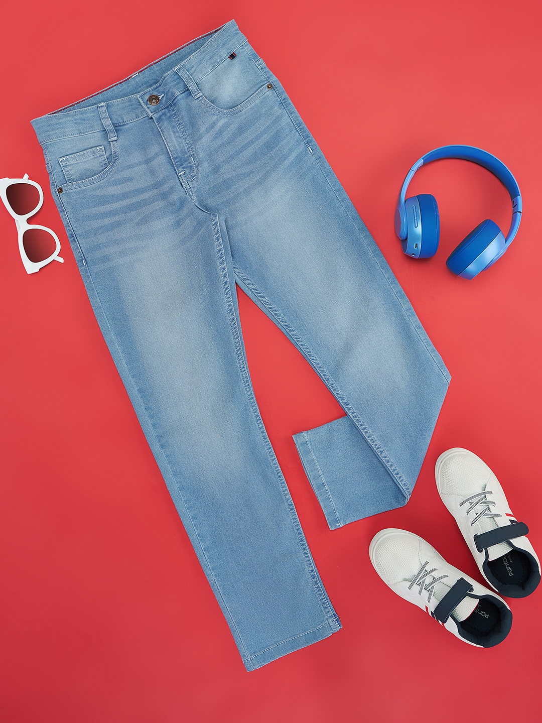 

Pantaloons Junior Boys Slim Fit Clean Look Light Fade Jeans, Blue