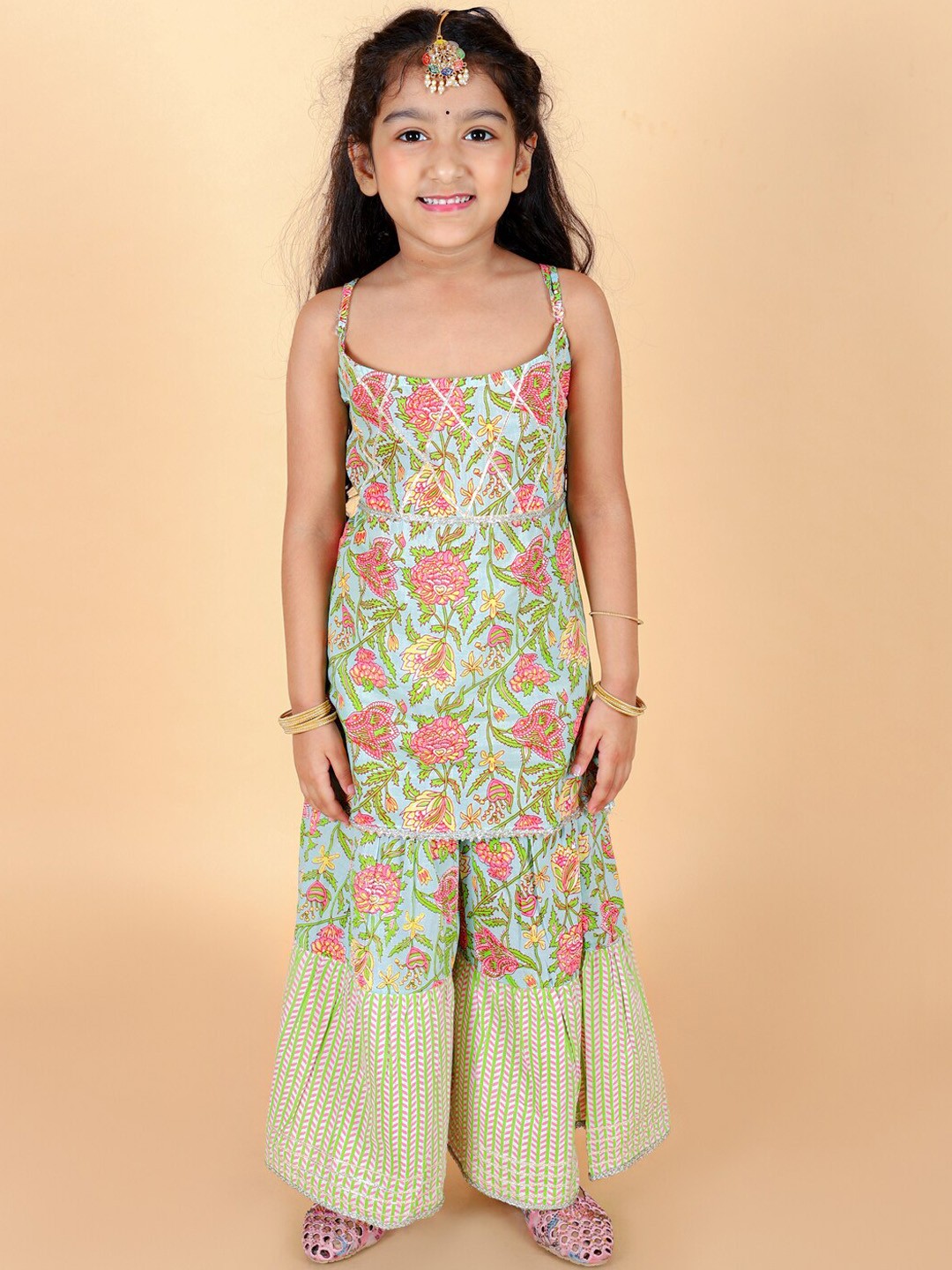 

Stuffie Land Girls Floral Printed Gotta Patti Pure Cotton Straight Kurta With Sharara, Green