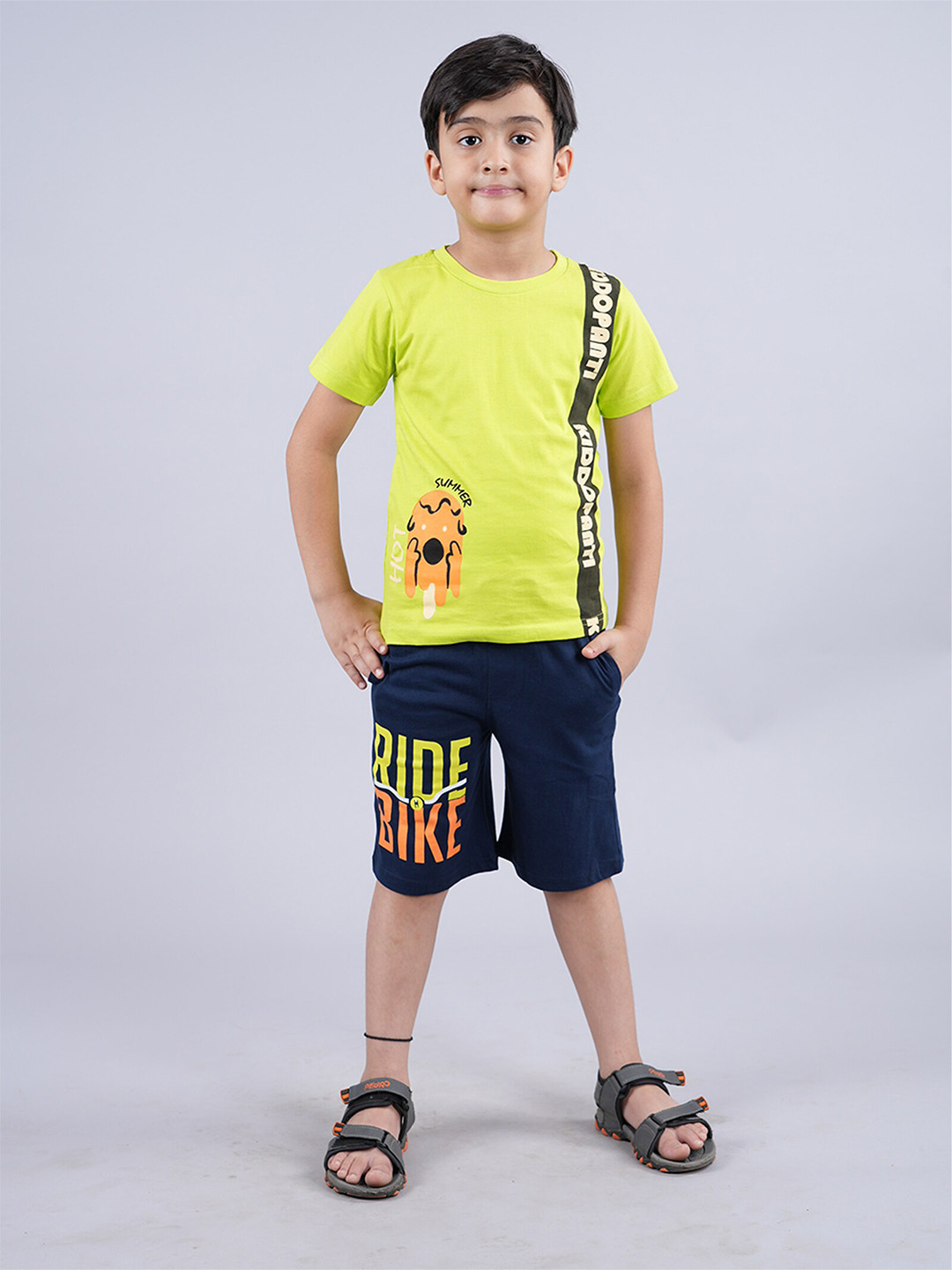 

KiddoPanti Boys Printed T-shirt with Shorts, Yellow