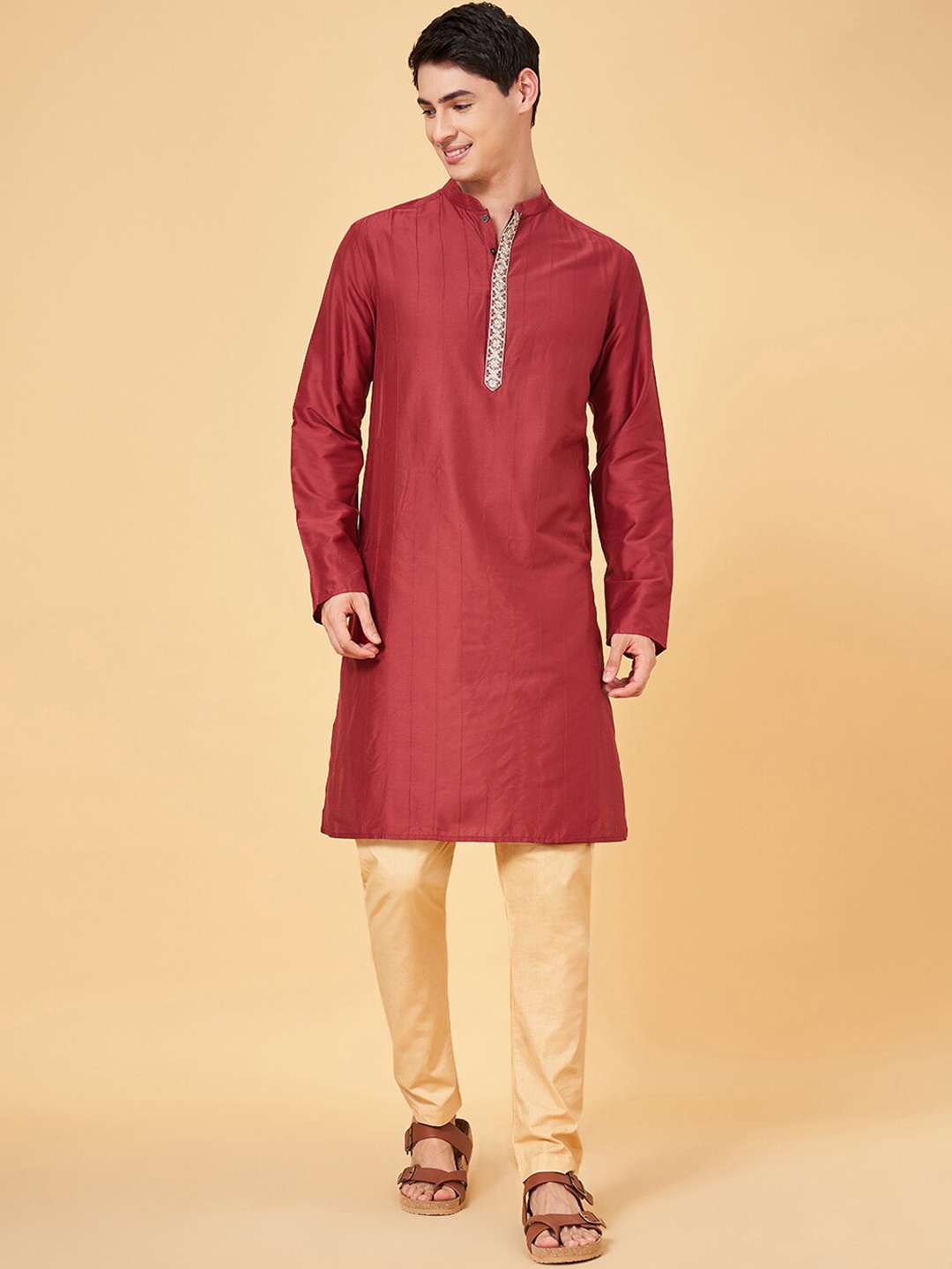 

indus route by Pantaloons Striped Mandarin Collar Pathani Kurta, Red