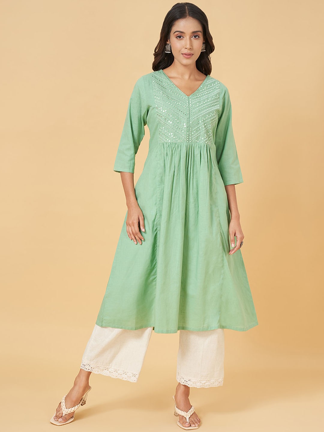 

RANGMANCH BY PANTALOONS Yoke Design Pure Cotton V-Neck Anarkali Kurta, Green