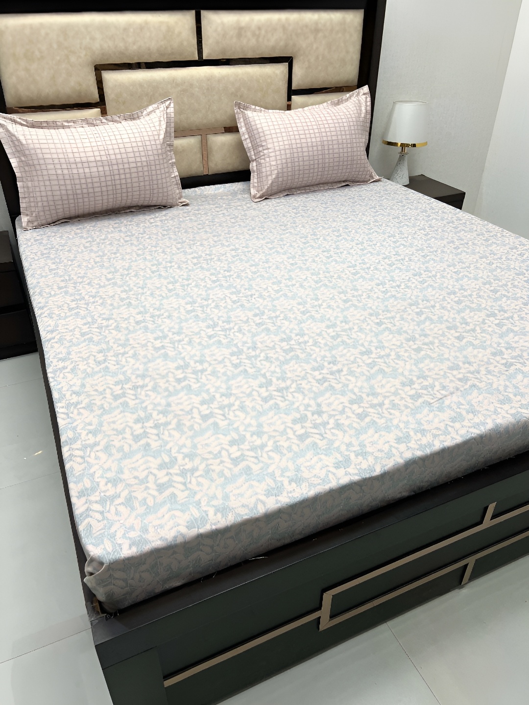 

Pure Decor White & Blue Floral Cotton 330 TC King Bedsheet with 2 Pillow Covers