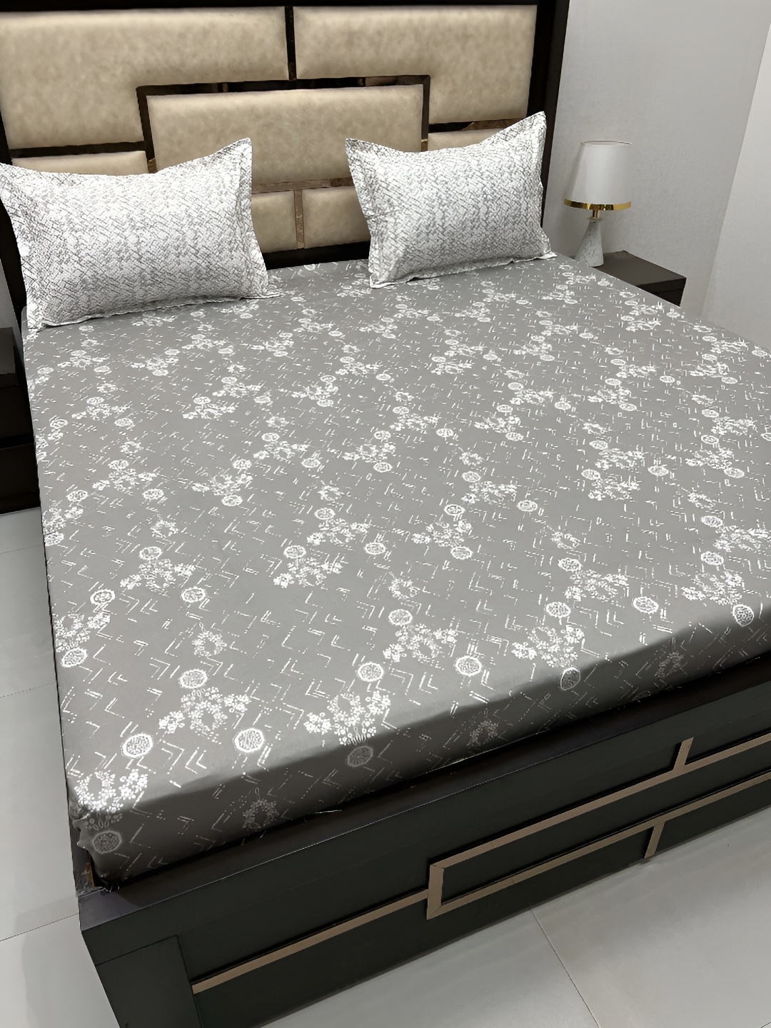 

Pure Decor Grey & White Floral Cotton 330 TC King Bedsheet with 2 Pillow Covers
