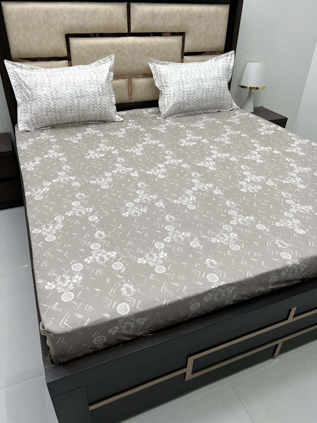 

Pure Decor Brown & White Floral Cotton 330 TC King Bedsheet with 2 Pillow Covers