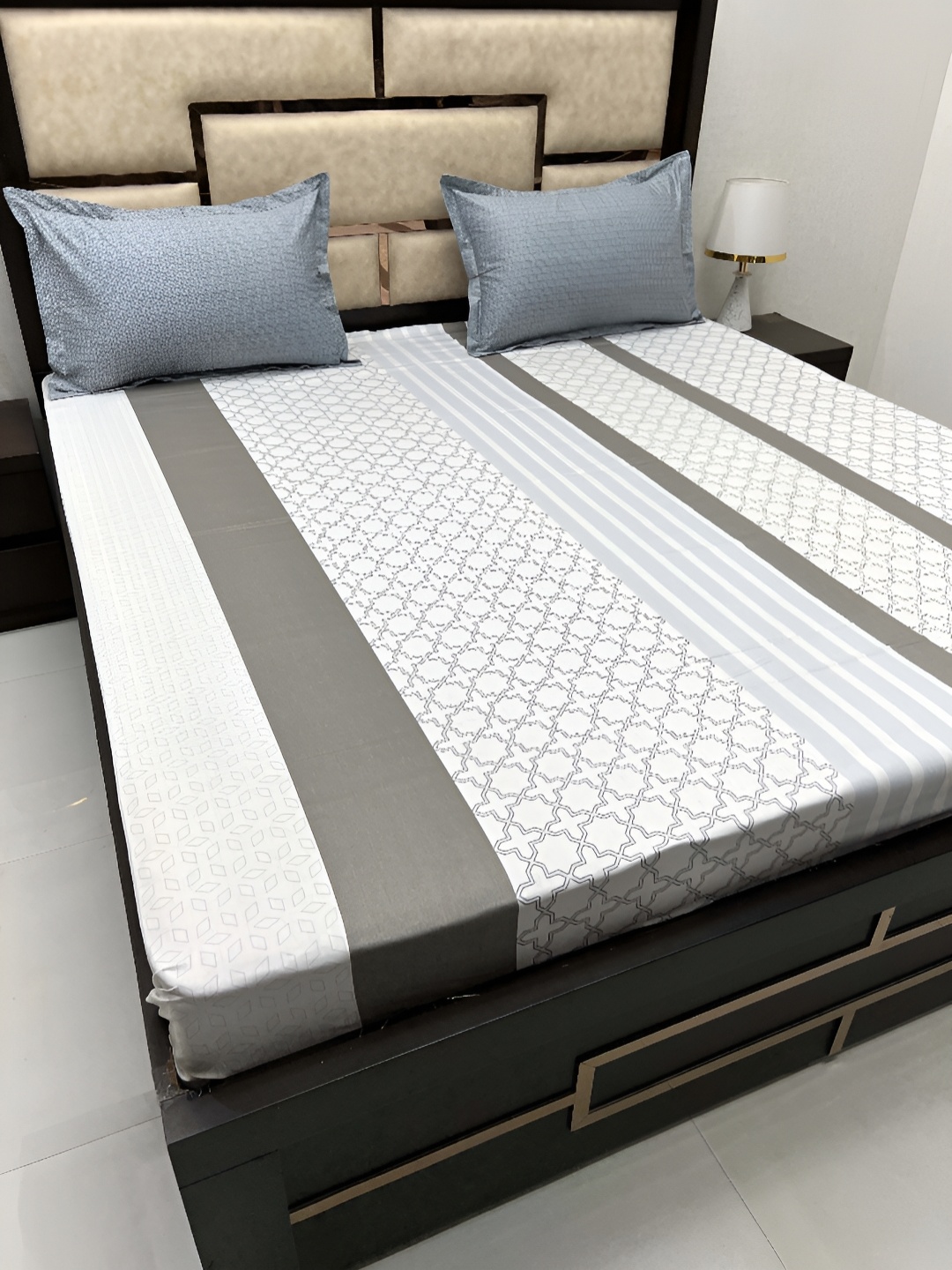 

Pure Decor Brown & White Ethnic Motifs Cotton 330 TC King Bedsheet with 2 Pillow Covers